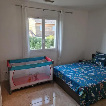 Vila Avec Piscine Climatisation Et Parking