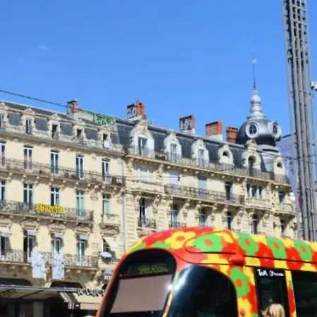 Avec Piscine Climatisation Et Parking *